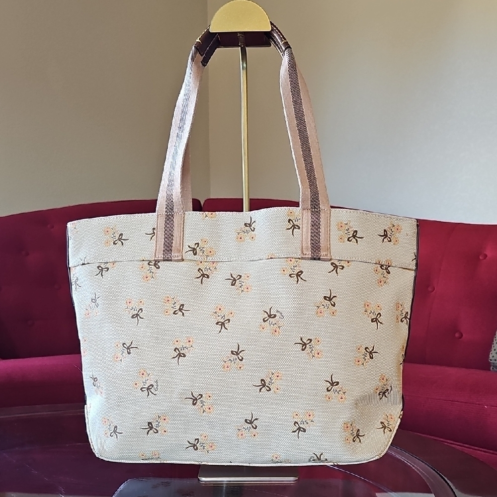 Coach VANDAL GUMMY BEAR Floral Canvas Tote EUC - Picture 6 of 15